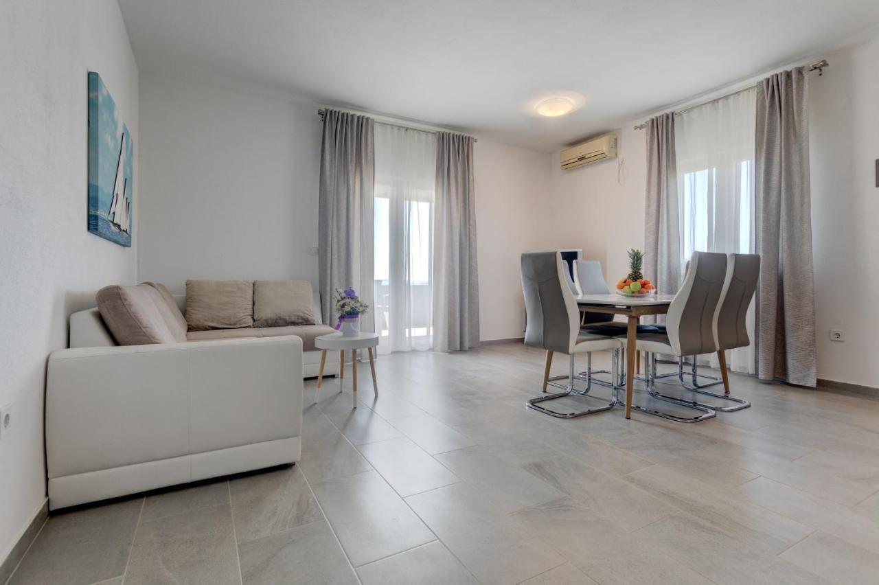 Love Apartments Zecevo Exterior photo