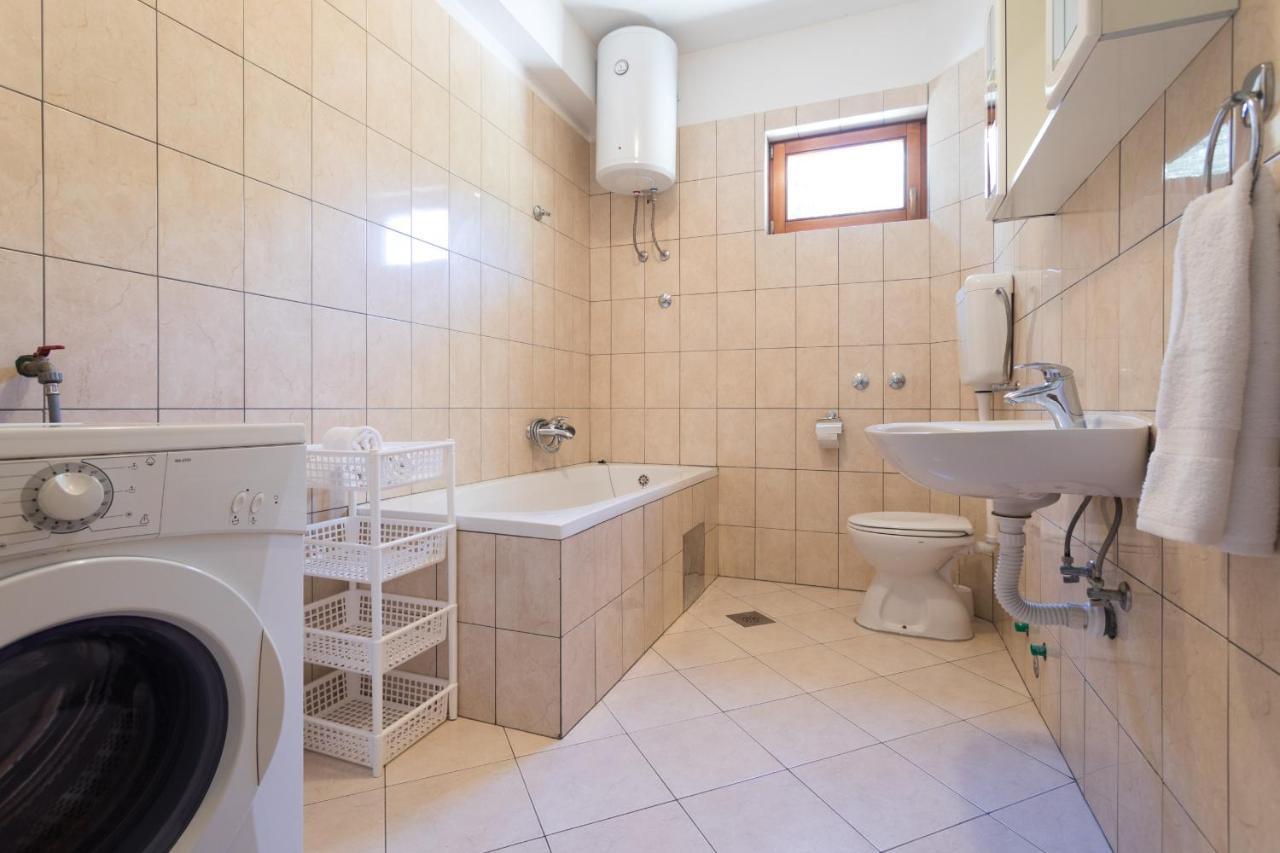 Love Apartments Zecevo Exterior photo
