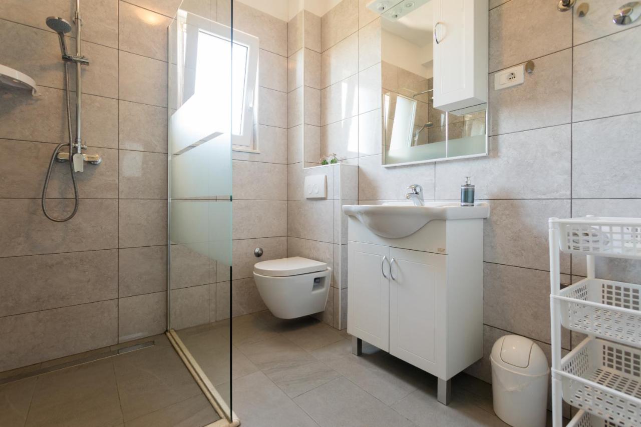 Love Apartments Zecevo Exterior photo